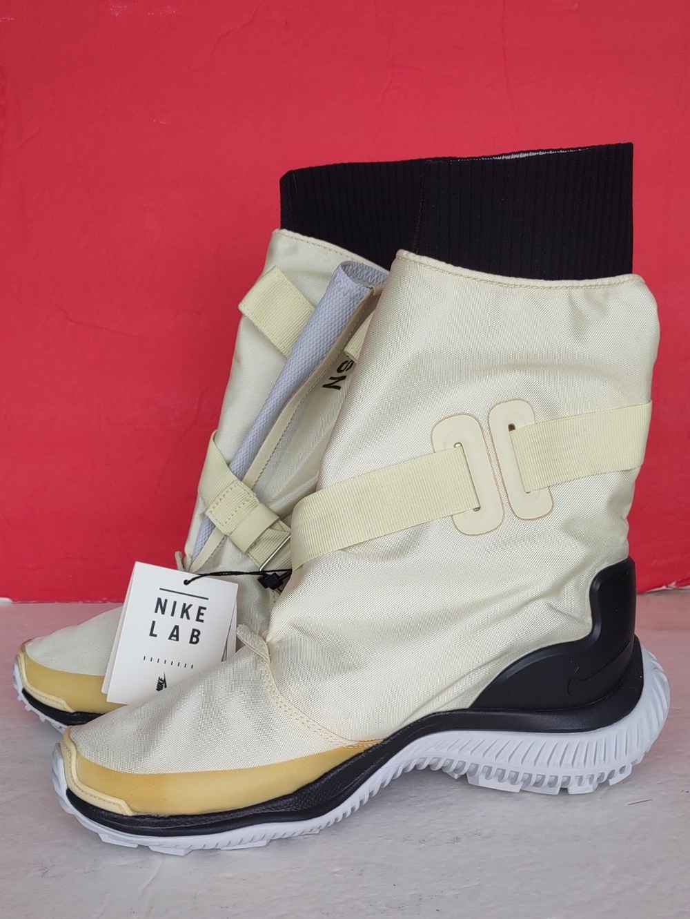 BRAND NEW WMNS NIKE. NSW GAITER BOOT